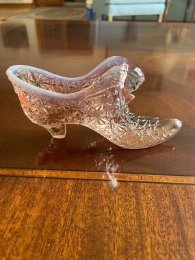 Fenton Peach Opalescent Daisy and Button Cat Head Slipper".